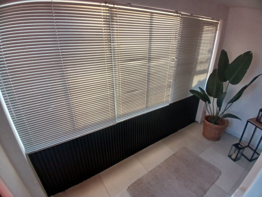 1 Bedroom Property for Sale in Ruyterwacht Western Cape
